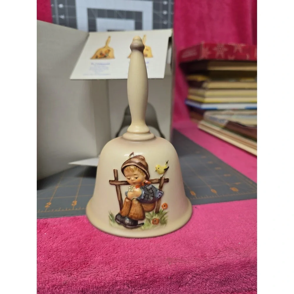 M.J. Hummel Fifth Edition Bell Has Original Box Goebel 1982 In Bas Relief New